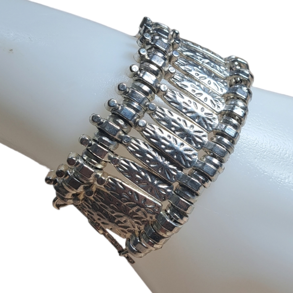 Vintage Women's Silver Tone Cleopatra Bracelet‎ 8 inches